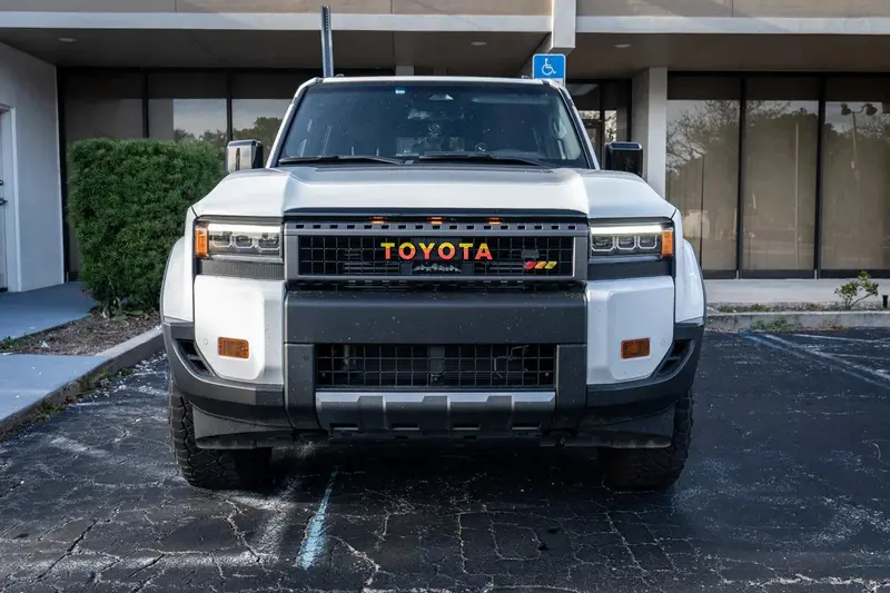 Amber Or White Grille-Mounted Led Lighting Kit For 2024+ Toyota Land Cruiser 1