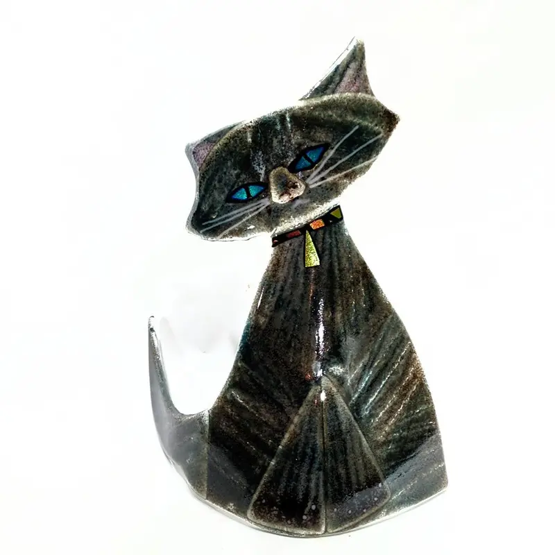 Curved Glass Cat Decor – Reflective Minimalist Design 1