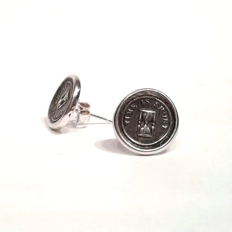 Hourglass-Shaped Dangle Earrings – Elegant Symmetry Design 1