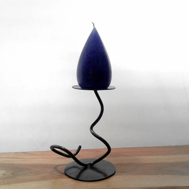 Minimalist Twist-Design Single Candle Holder 1