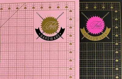 Tula Pink Dual-Surface Cutting Mat – 24" × 18" Rotating Grid 1